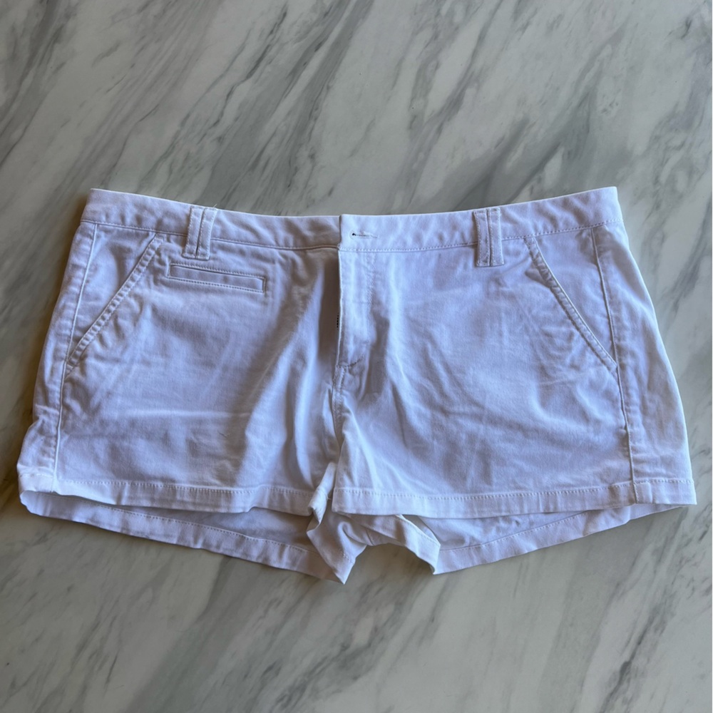 Express White cotton shorts with 5 pockets. Size 10.